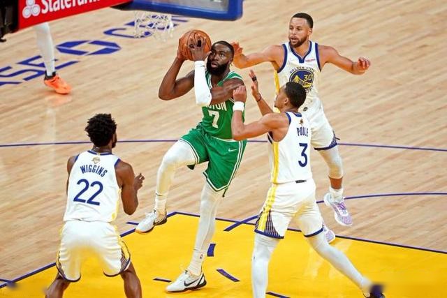 爵士擒公牛止6连败 格林关键三分火箭克尼克斯